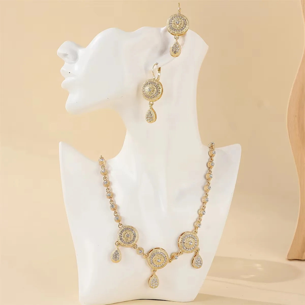 Fashionable and Elegant Ladies Jewelry