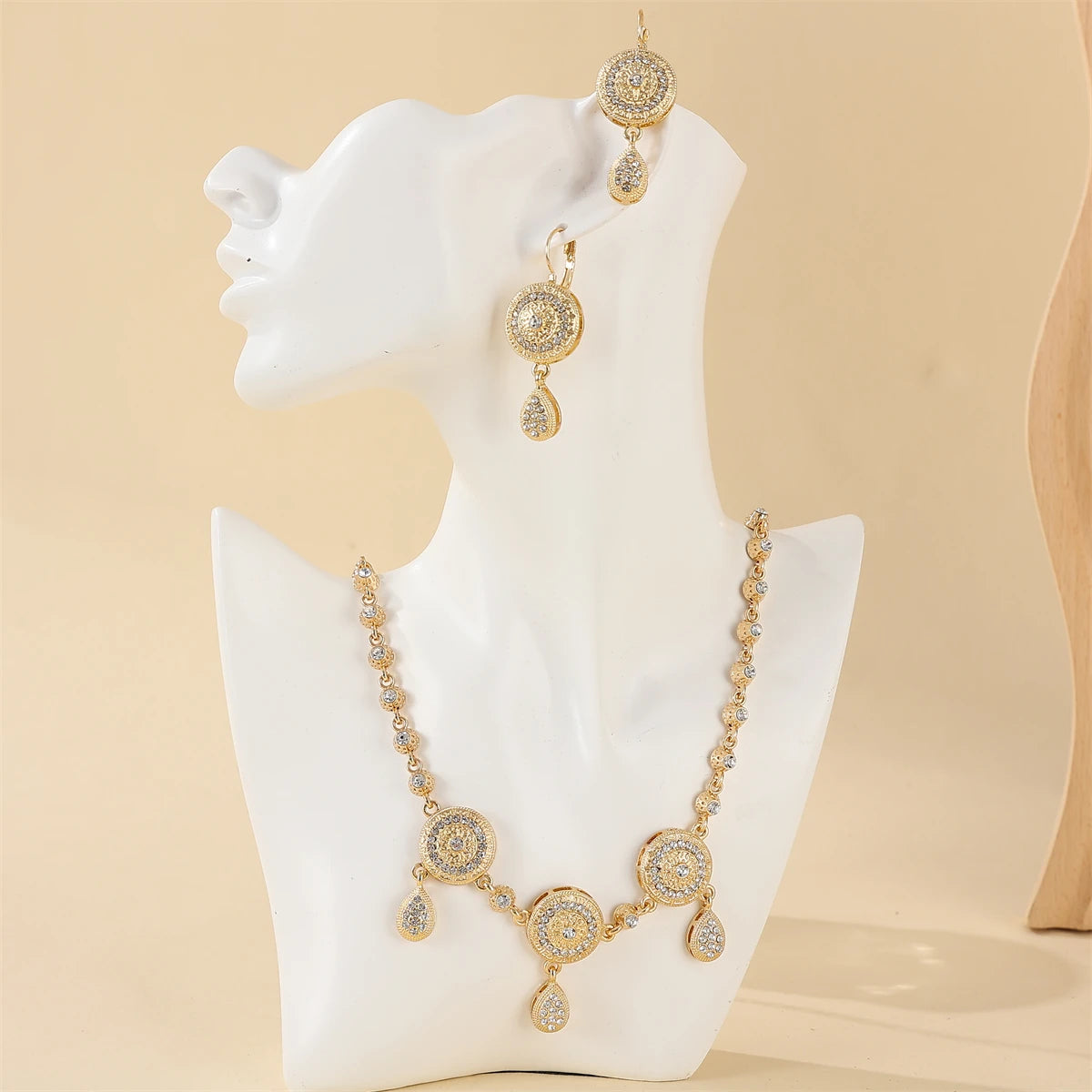 Fashionable and Elegant Ladies Jewelry