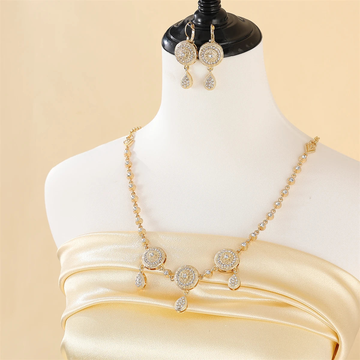 Fashionable and Elegant Ladies Jewelry